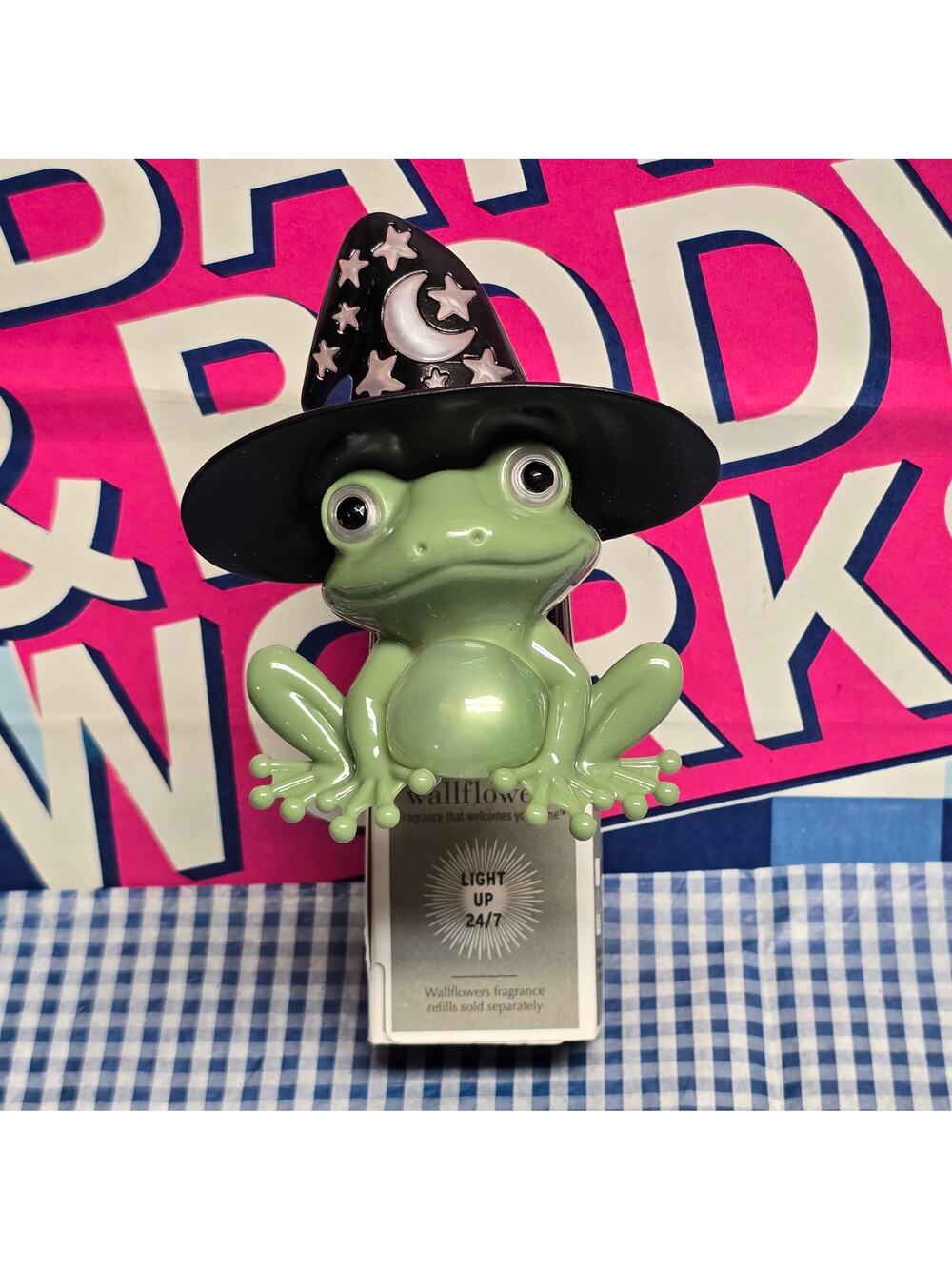 BBW Witchy Frog Light Up 24/7 Wallflower Fragrance Plug In Home Decor